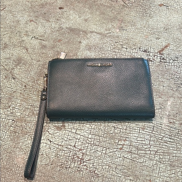 MICHAEL MICHAEL KORS Dark Green Leather Continental Wristlet - Picture 1 of 8